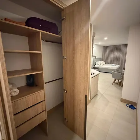Apartaestudio con Jacuzzi Privado y Vista al Mar *