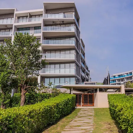 Apartaestudio con Jacuzzi Privado y Vista al Mar *